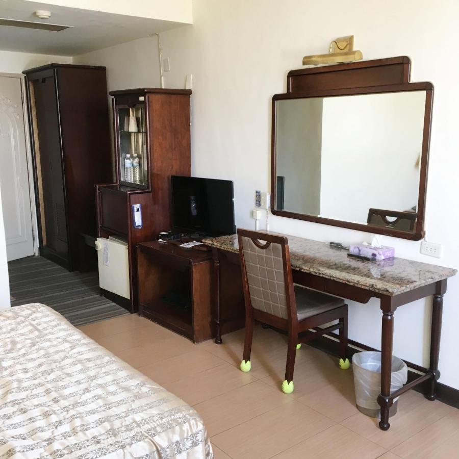 文南哥爸妻夫飯店 Hotel Tainan Exterior photo
