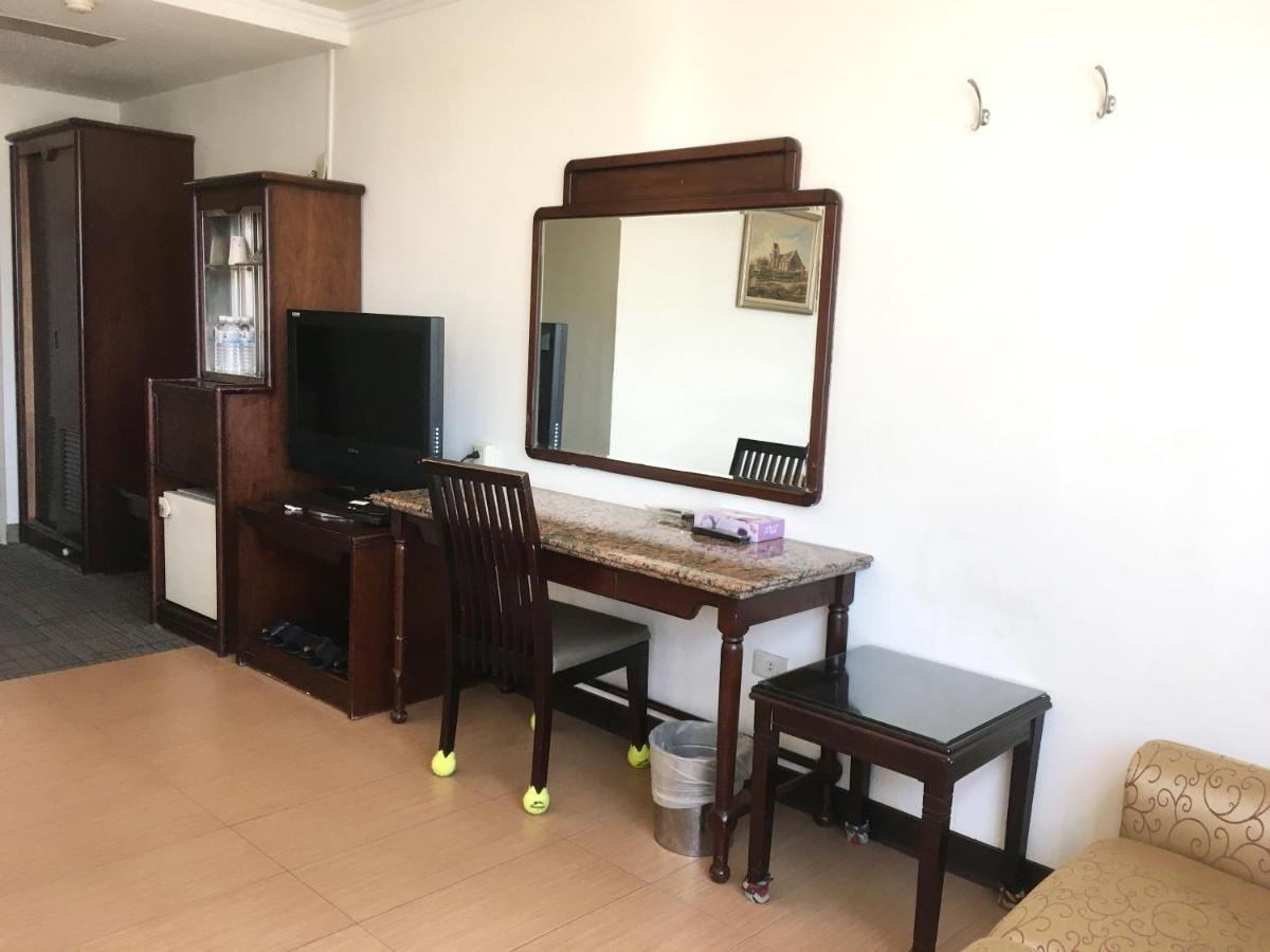 文南哥爸妻夫飯店 Hotel Tainan Exterior photo